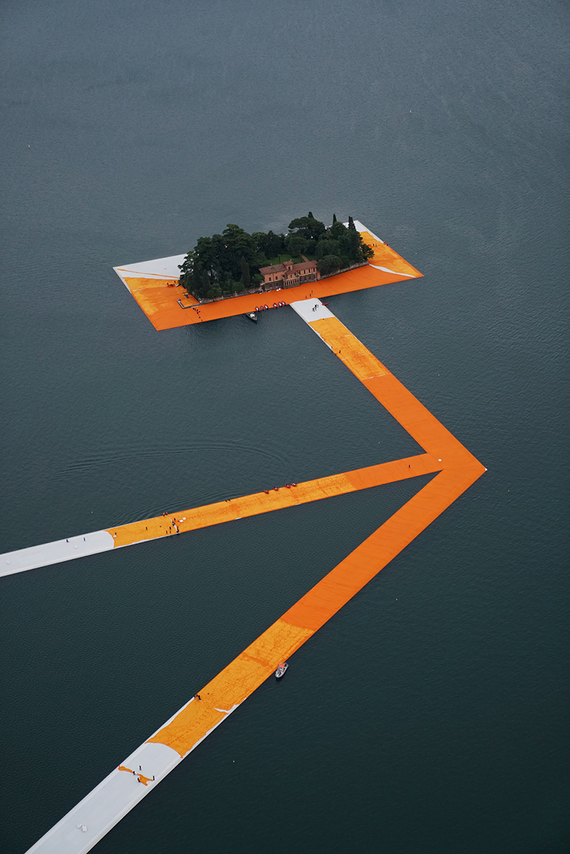 christo-floating-piers-open-to-the-public-in-lake-iseo-italy-designboom-108 Plutajuće platforme na jezeru Iseo